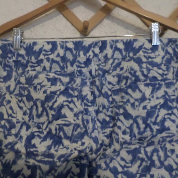 Chico's Blue & White Splatter Print Stretch Girlfriend Jeans Chico's 2 12-14 - Picture 3 of 4